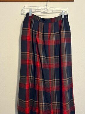 Red and Navy Women's Skirt Size 8